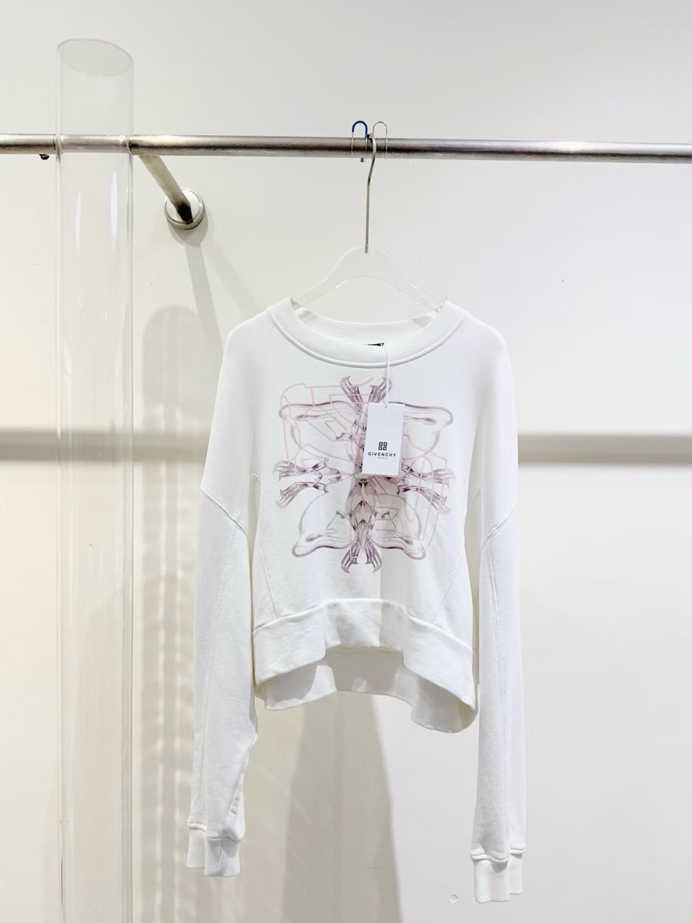 🚩steal Givenchy White Cropped Sweatshirt with Pale Pink Graphic